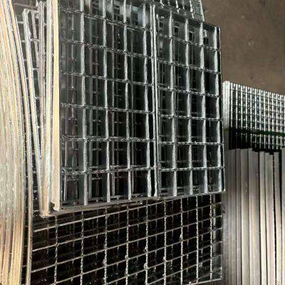 Grelha de Aço Soldada ASTM A36 com Malha de 30mm para Coberturas de Drenagem