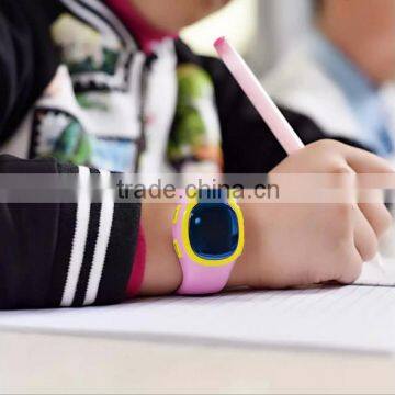 2015 Hot Sale Two-Way Communicating GPS Kids Tracker Watch Position/Geo-fence Clip GPS Device APP Tracking Kids GPS Tracker photo-2