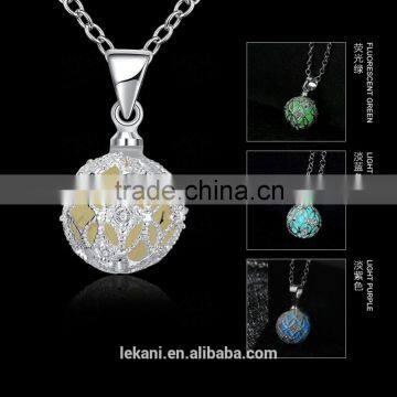 Custom design Luminous pendants necklace glow jewelry blue green color is available