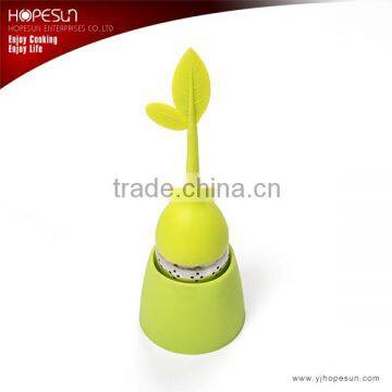 Leaf-shaped yellow silicone tea infuser