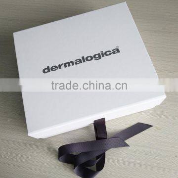 Magnetic flap box with ribbon design /magnetic box