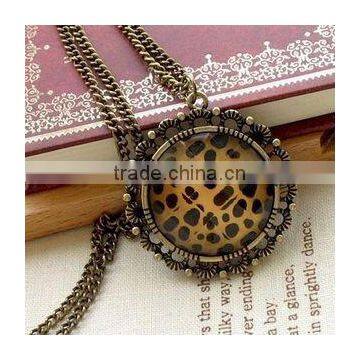 fashion leopard grain disc pendant, metal alloy, antique jewelry, fashion jewelry