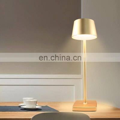 China Manufacturer Wholesale LED Book Reading Desk Lamp Lights Decorative Light Table Lamps With USB Interface