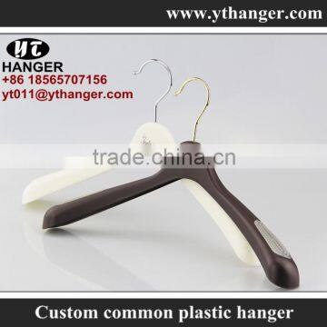 IMY-480 Black Senior Plastic Top Hanger for Wholesale Jacket Hanger photo-3