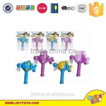 Hot sale plastic cartoon fish hand-cranking water spray fan toy for kids,small water spray fan toy