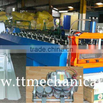 Portable standing seam roof rollforming machine