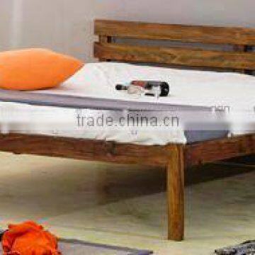 Classic Design Wooden Queen Size Bed
