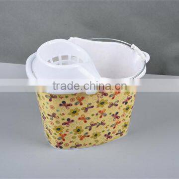 Printed pattern mop bucket with wringer