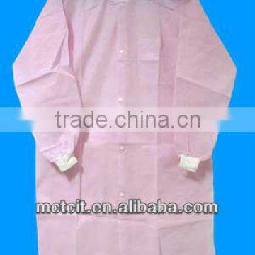 Disposable pink low cost PP work cloth with knitted cuff and collar for production line