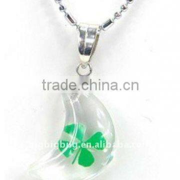 D04-3C03 Moon-shape Acrylic Pendant