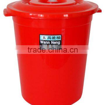 Plastic water/storage bucket with lid