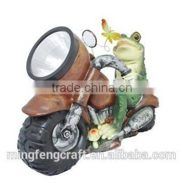 Custom indoor solarlight resin motocycle frog statue