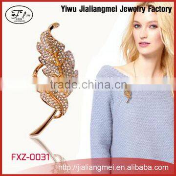 New Design Crystal Rhinestone Gold Plated Antique Leaf Scarf Pin Brooch