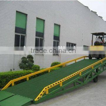 movable hydraulic leveling ramp