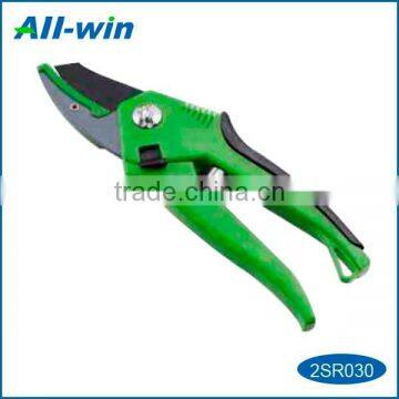 good-quality garden pruning shear for cutting twigs
