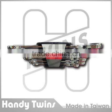 Flexible Ratcheting Wrench With Magnetic Ring