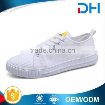 China Wholesale Cheap Man Flat Walking Canvas Shoes photo-2