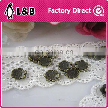 2015 new fashion flower shaped garment rivet