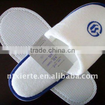 hotel closed-toe slipper