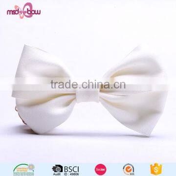 Simple design off white polyester cheap bowtie for men