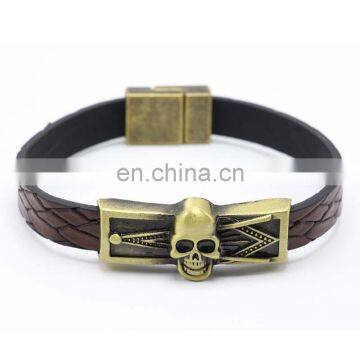 Cheap engraved leather jewelry bracelet with alloy magnetic skull clasp