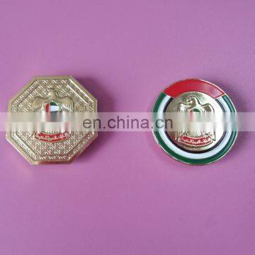 2017 hot sale national day souvenir badges with UAE national emblem customized memorial gift metal badge