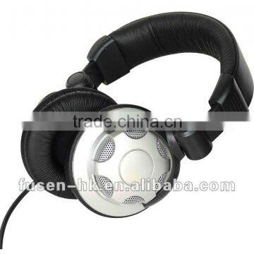 CD899 strong bass headphone with good quality