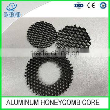 Black color honeycomb core for light usage