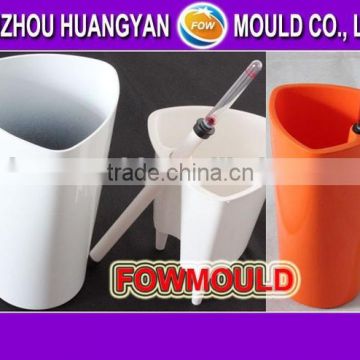 2014 hot triangle plastic flower pot mould