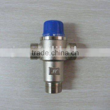 Thermostatic water heater diverter valve