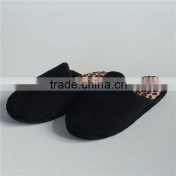 Woman microsuede indoor slipper with leopard print insole