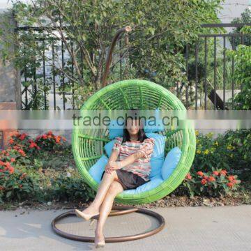 Модерная садовая мебель. Красивый висячий кресло. photo-2
