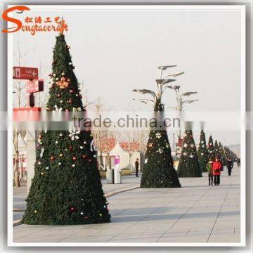 2016 New Model Artificial Christmas Tree for Outdoor Decoration