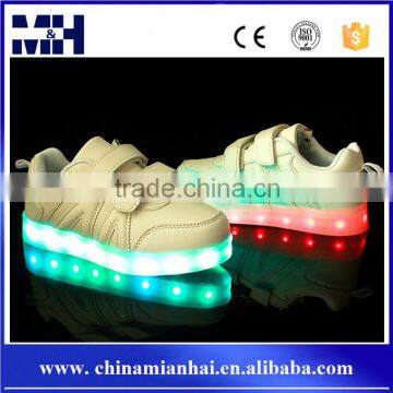 Comfortable 7 Colors Flashing Glowing Light Up Kids Led Shoes White