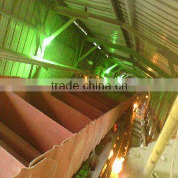 Sidewall conveyor belt for cement conveyor equipment