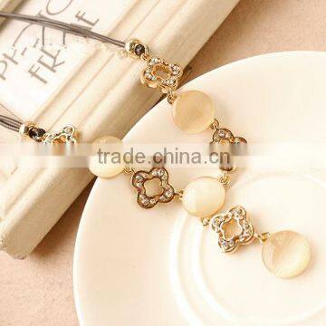 Women Crystal Rounded Pendant Necklace With Crystals Good Gifts