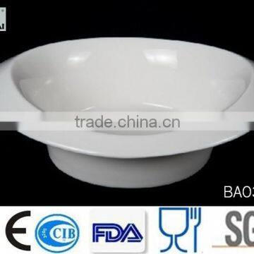 Oval ceramic white salad bowl with different sizes