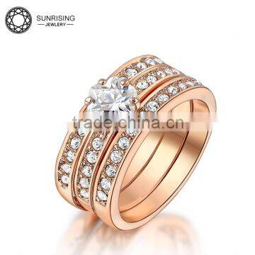 Elegant rose gold-plated spiral ring with crystal