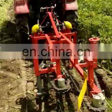 Chain peanut harvester with CE