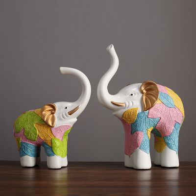 Creative Style Home Furnishing Colorful Resin Elephant Table Decoration Mother And Baby Animal Wearing Leafs Pattern Craft Ornaments For Home Decor