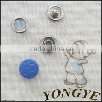 Prong type snap button
