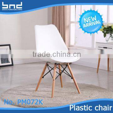 New design wooden dowel leg Chelsea leather cushion side chair PW072K