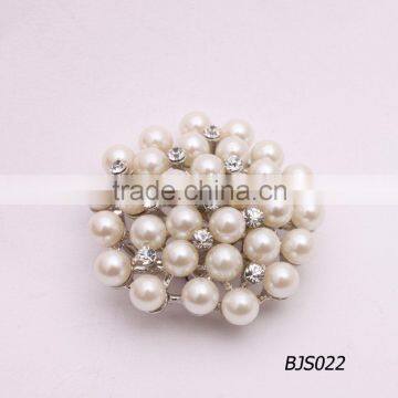 Wholesale fashion pearl bulk brooch from yiwu jewelry factory rhinestone brooch