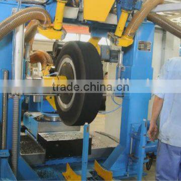 Tyre retreading machine