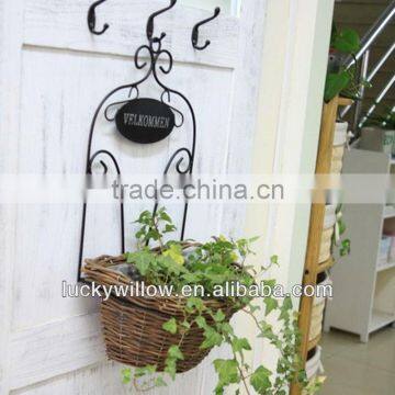 Driect supply graceful wall wicker hanging basket for garden decoration