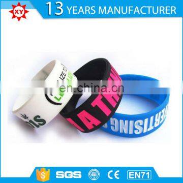 2016 Custom embossed logo rubber wrist bands