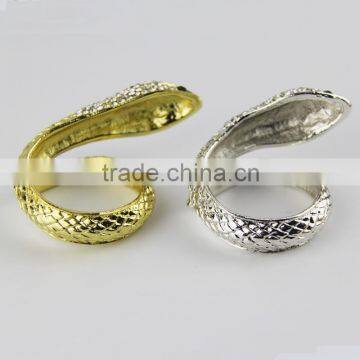 fashionable snake shape metal alloy crystal napkin rings