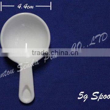 High quality white powder spoon 5g measurement plastic spoon