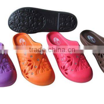 Women Fashionable slipper clogs with artificial diamond
