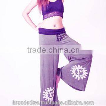 Girls Wearing Yoga Pants photo-4